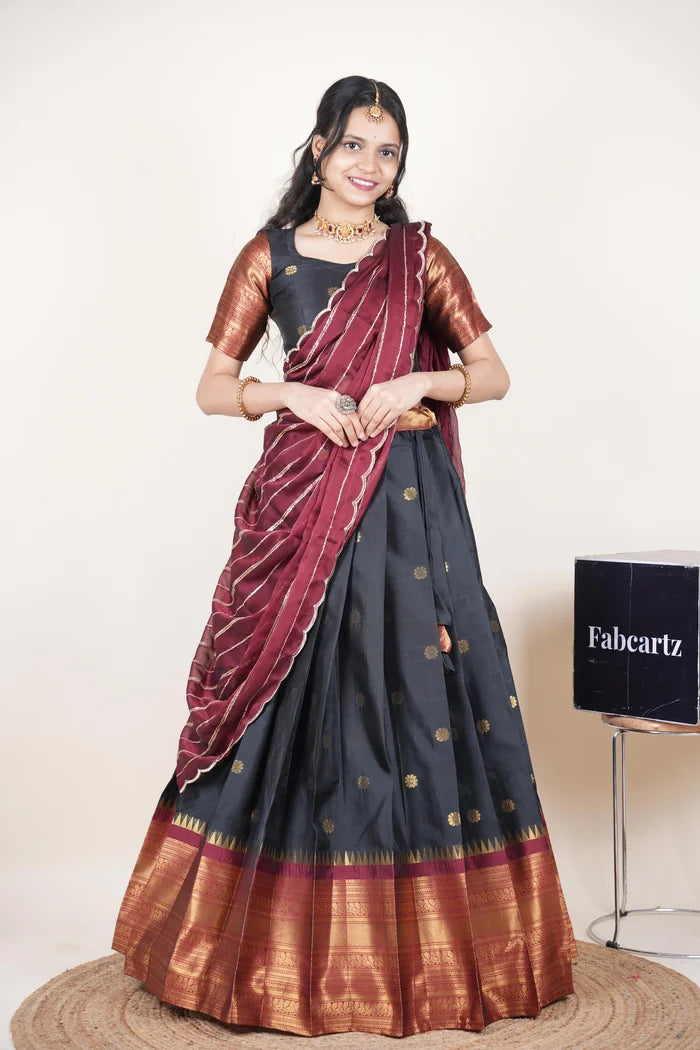 దక్షిణ భారత పండుగ సాంప్రదాయ హాఫ్ చీర (ఛవి) 