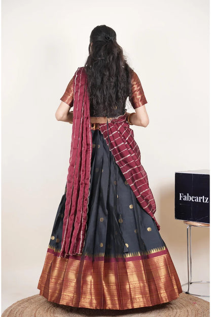 దక్షిణ భారత పండుగ సాంప్రదాయ హాఫ్ చీర (ఛవి) 