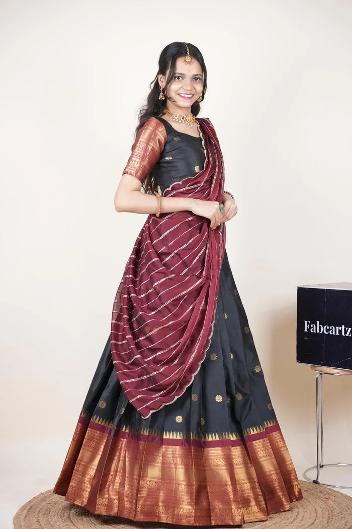 దక్షిణ భారత పండుగ సాంప్రదాయ హాఫ్ చీర (ఛవి) 