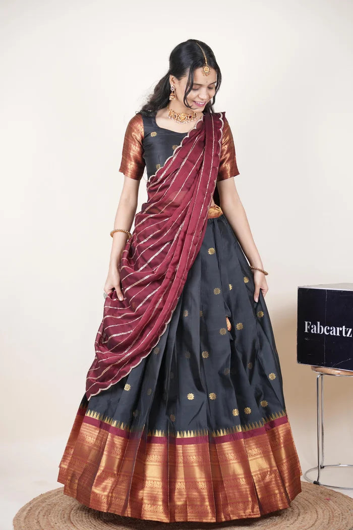 దక్షిణ భారత పండుగ సాంప్రదాయ హాఫ్ చీర (ఛవి) 