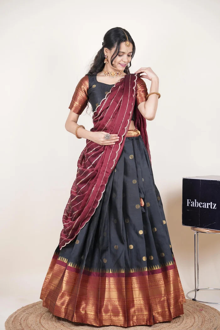 దక్షిణ భారత పండుగ సాంప్రదాయ హాఫ్ చీర (ఛవి) 