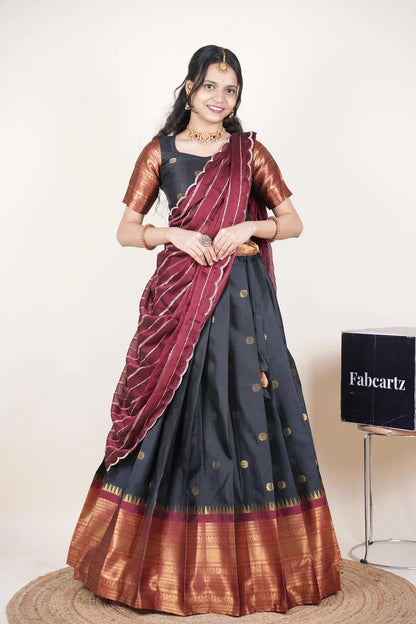 దక్షిణ భారత పండుగ సాంప్రదాయ హాఫ్ చీర (ఛవి) 