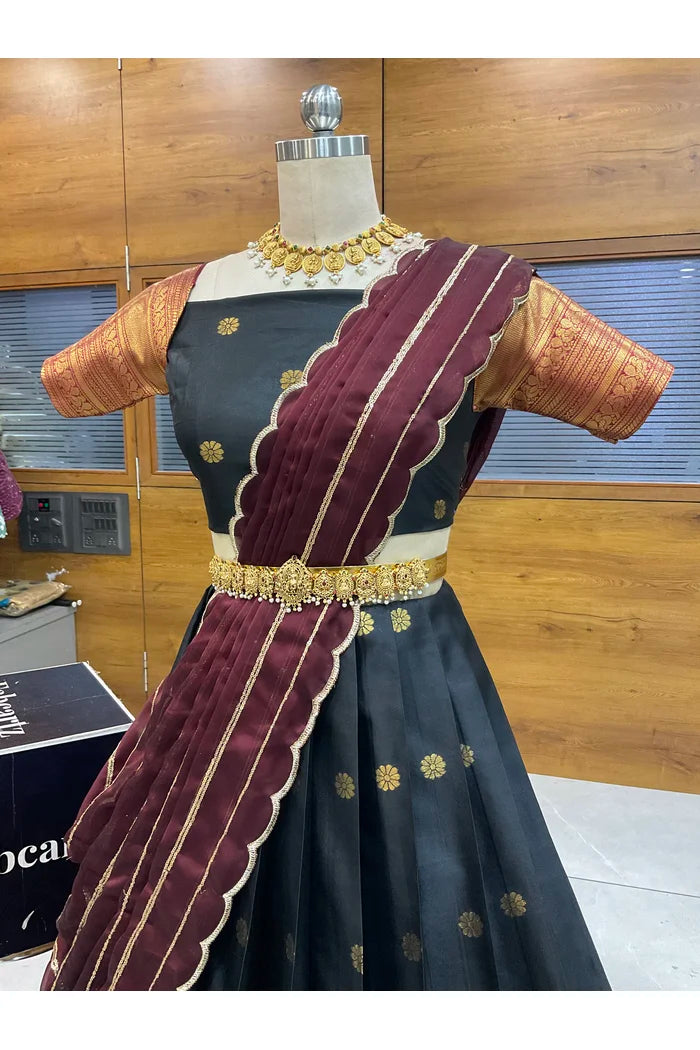 దక్షిణ భారత పండుగ సాంప్రదాయ హాఫ్ చీర (ఛవి) 