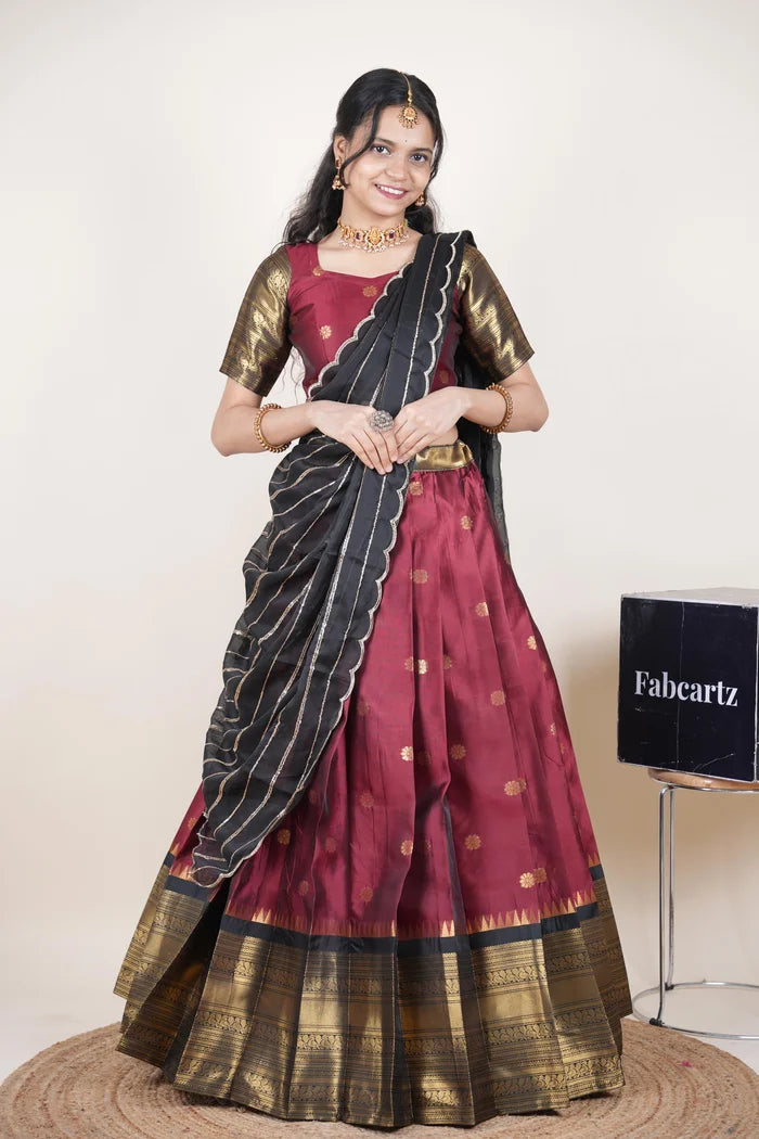 దక్షిణ భారత పండుగ సాంప్రదాయ హాఫ్ చీర (ఛవి) 