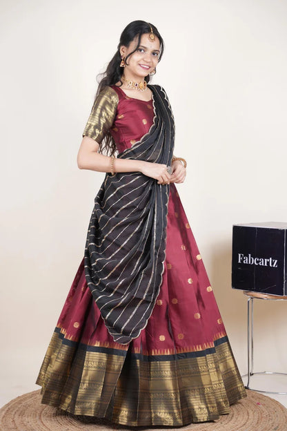 దక్షిణ భారత పండుగ సాంప్రదాయ హాఫ్ చీర (ఛవి) 