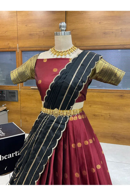 దక్షిణ భారత పండుగ సాంప్రదాయ హాఫ్ చీర (ఛవి) 