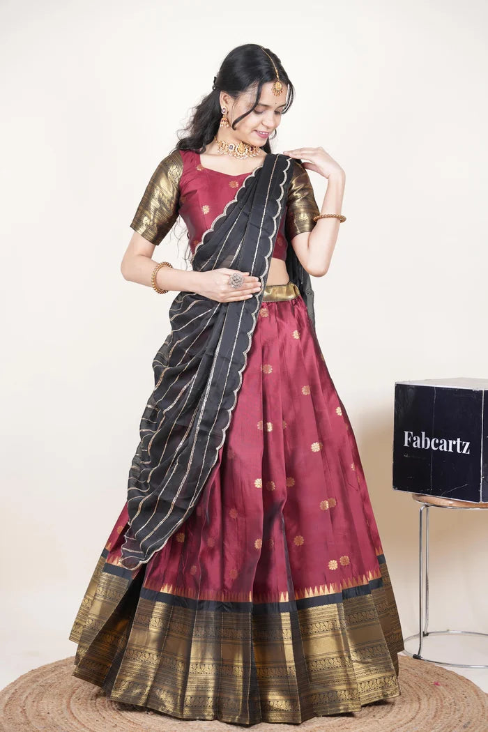 దక్షిణ భారత పండుగ సాంప్రదాయ హాఫ్ చీర (ఛవి) 