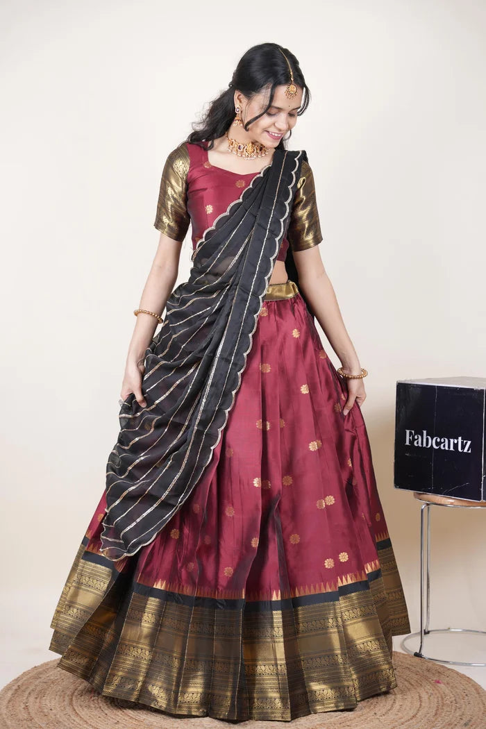 దక్షిణ భారత పండుగ సాంప్రదాయ హాఫ్ చీర (ఛవి) 