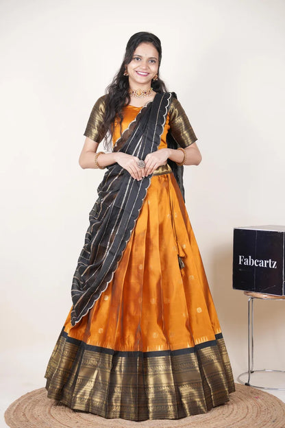 దక్షిణ భారత పండుగ సాంప్రదాయ హాఫ్ చీర (ఛవి) 