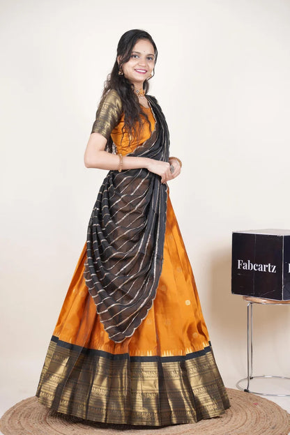 దక్షిణ భారత పండుగ సాంప్రదాయ హాఫ్ చీర (ఛవి) 