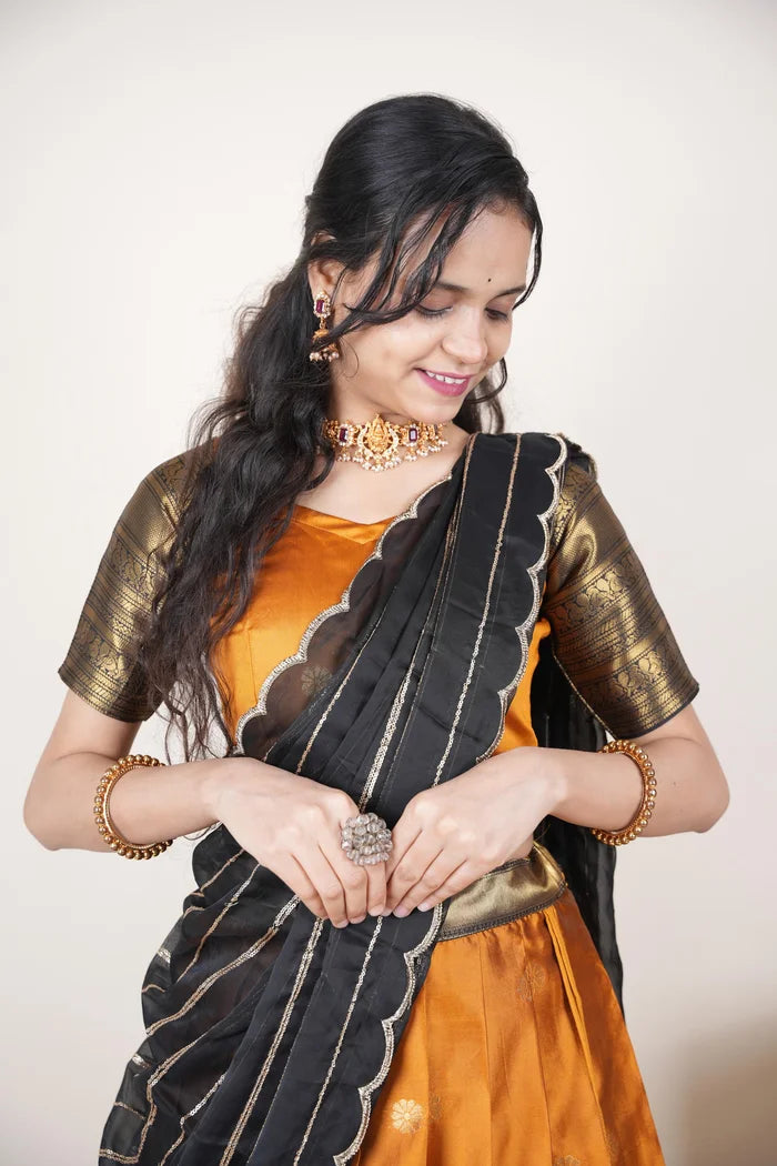 దక్షిణ భారత పండుగ సాంప్రదాయ హాఫ్ చీర (ఛవి) 