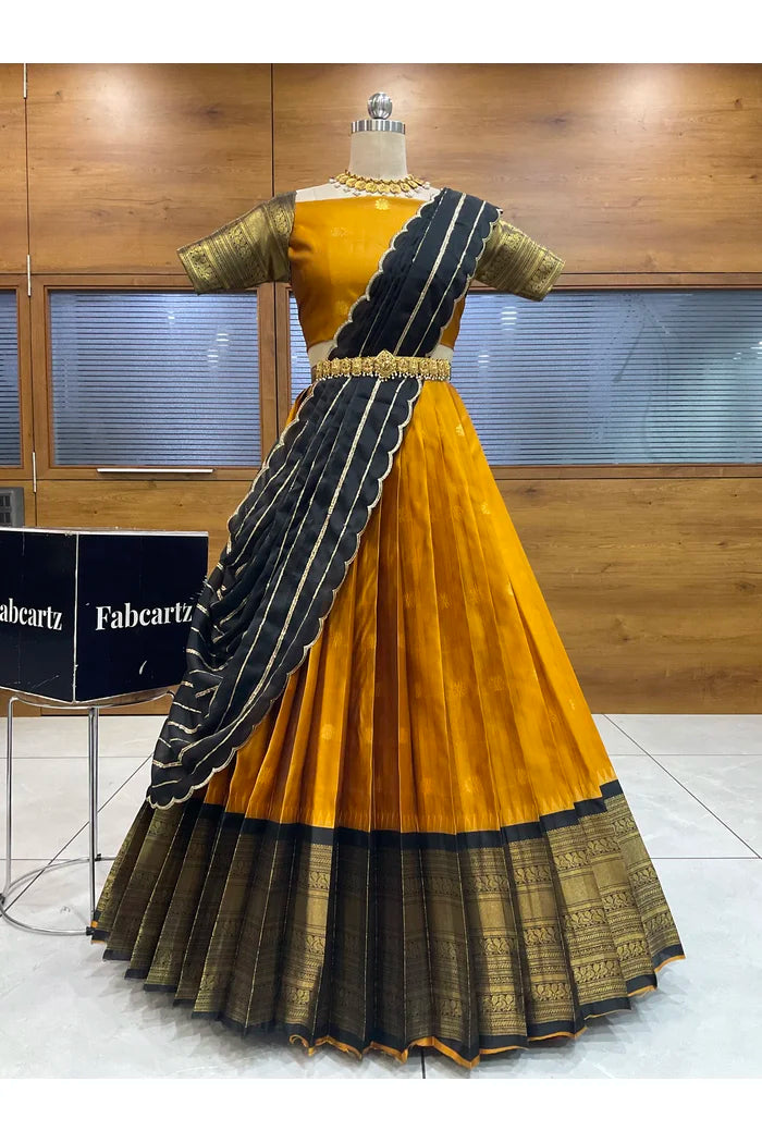 దక్షిణ భారత పండుగ సాంప్రదాయ హాఫ్ చీర (ఛవి) 