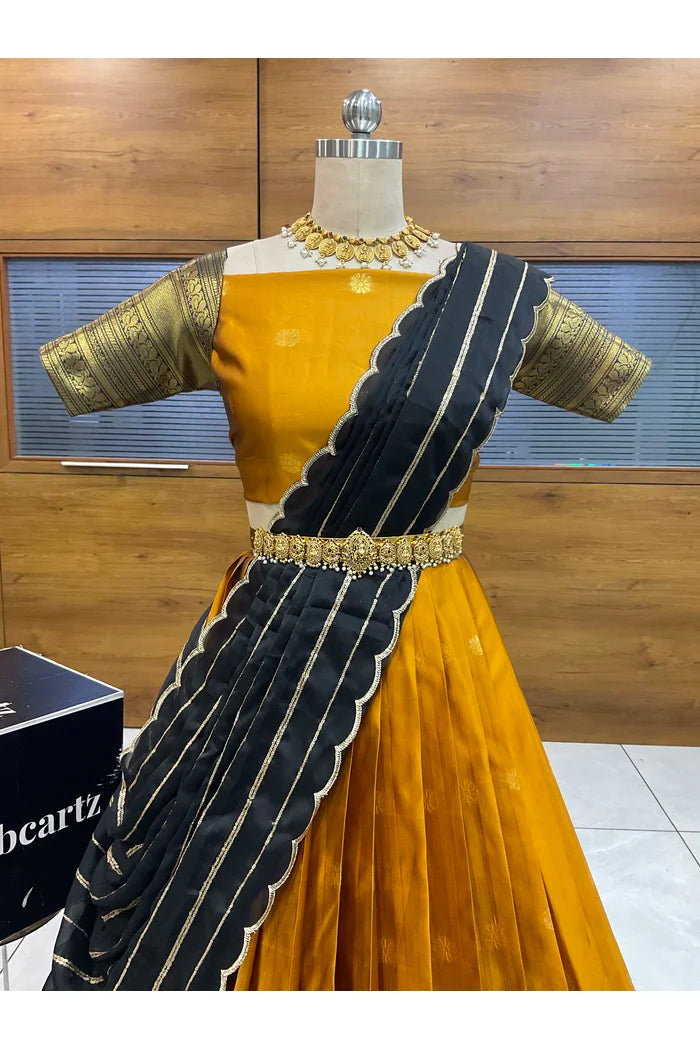 దక్షిణ భారత పండుగ సాంప్రదాయ హాఫ్ చీర (ఛవి) 