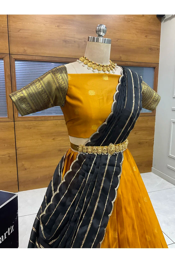 దక్షిణ భారత పండుగ సాంప్రదాయ హాఫ్ చీర (ఛవి) 