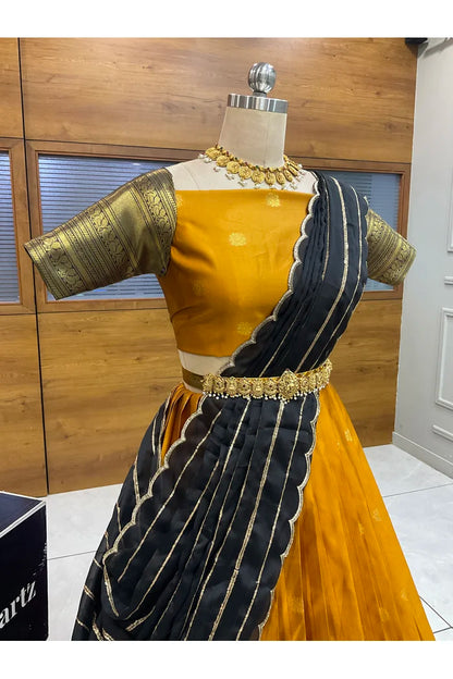 దక్షిణ భారత పండుగ సాంప్రదాయ హాఫ్ చీర (ఛవి) 