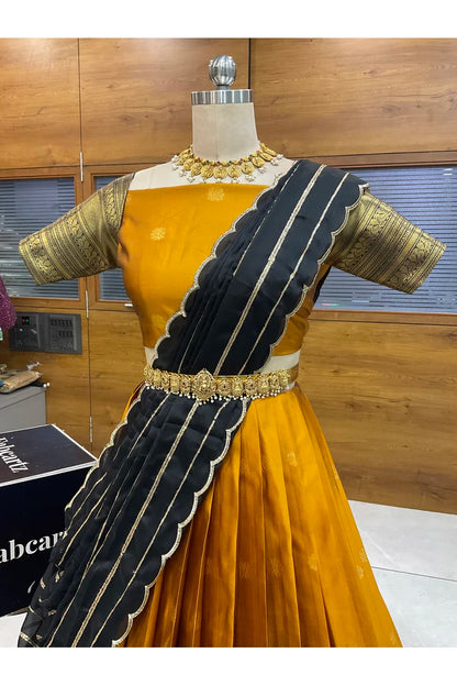 దక్షిణ భారత పండుగ సాంప్రదాయ హాఫ్ చీర (ఛవి) 