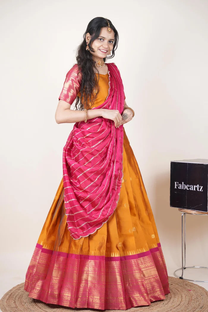 దక్షిణ భారత పండుగ సాంప్రదాయ హాఫ్ చీర (ఛవి) 