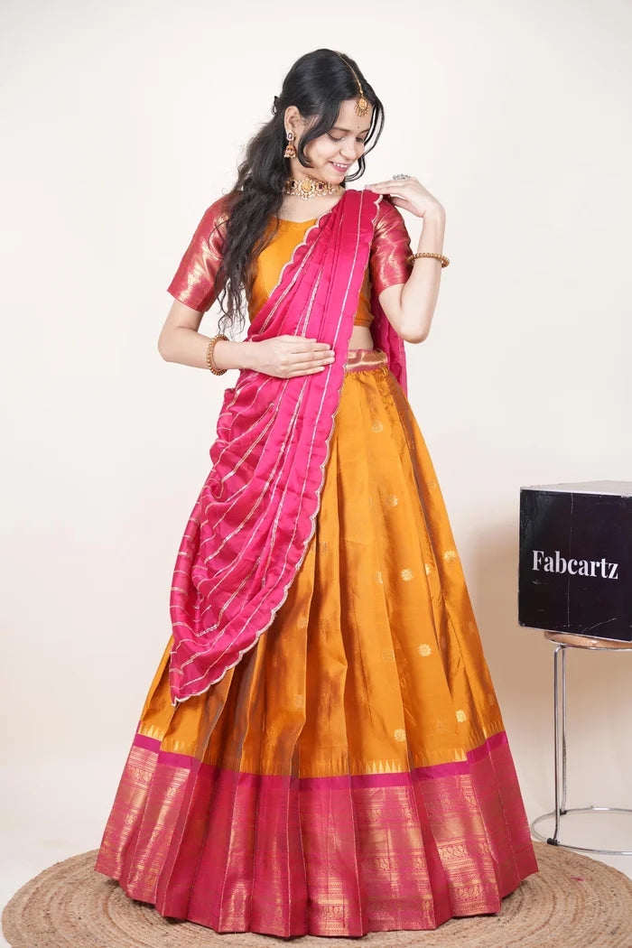 దక్షిణ భారత పండుగ సాంప్రదాయ హాఫ్ చీర (ఛవి) 