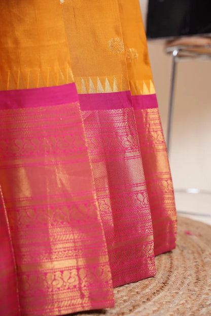 దక్షిణ భారత పండుగ సాంప్రదాయ హాఫ్ చీర (ఛవి) 