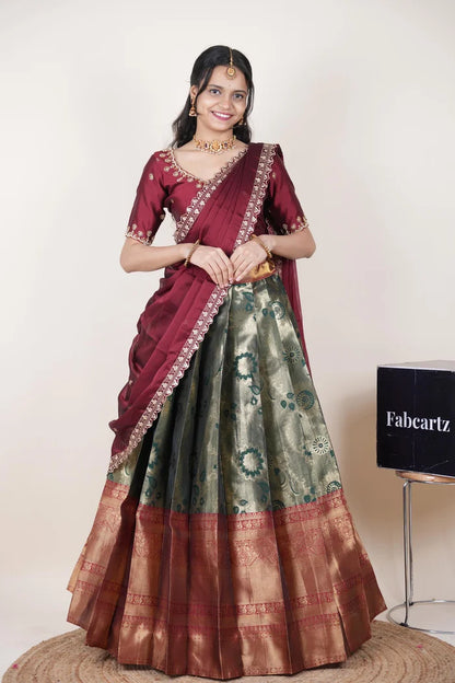 దక్షిణ భారత పండుగ సాంప్రదాయ హాఫ్ చీర (ఛవి) 