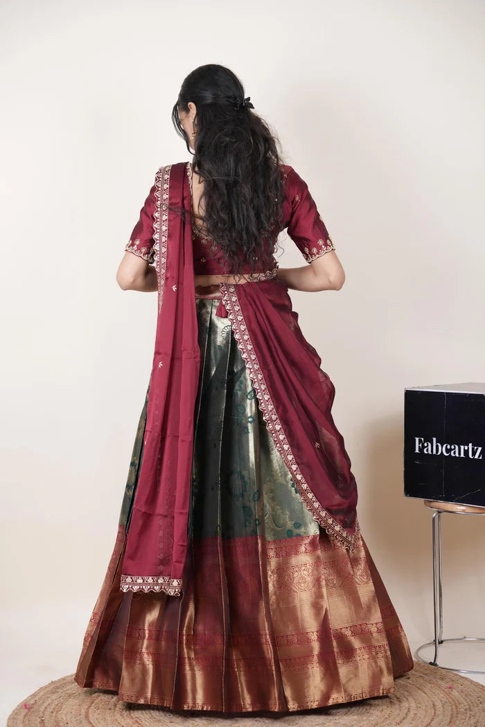 దక్షిణ భారత పండుగ సాంప్రదాయ హాఫ్ చీర (ఛవి) 