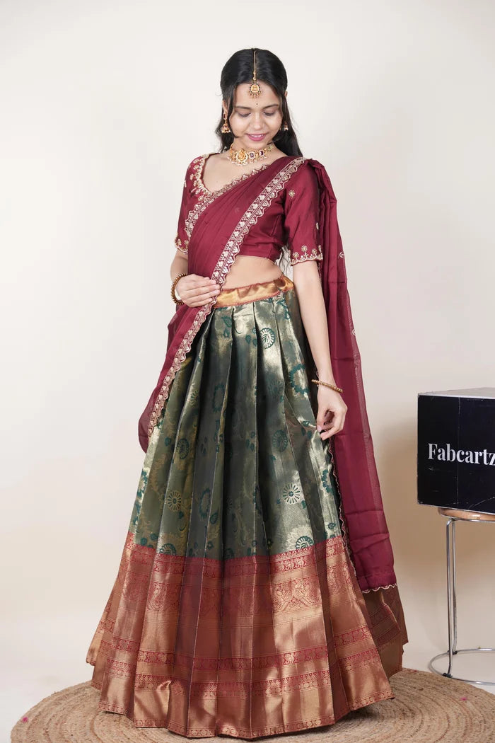 దక్షిణ భారత పండుగ సాంప్రదాయ హాఫ్ చీర (ఛవి) 