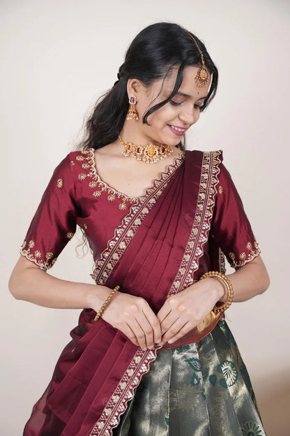 దక్షిణ భారత పండుగ సాంప్రదాయ హాఫ్ చీర (ఛవి) 