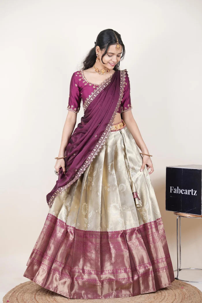 దక్షిణ భారత పండుగ సాంప్రదాయ హాఫ్ చీర (ఛవి) 