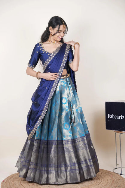 దక్షిణ భారత పండుగ సాంప్రదాయ హాఫ్ చీర (ఛవి) 