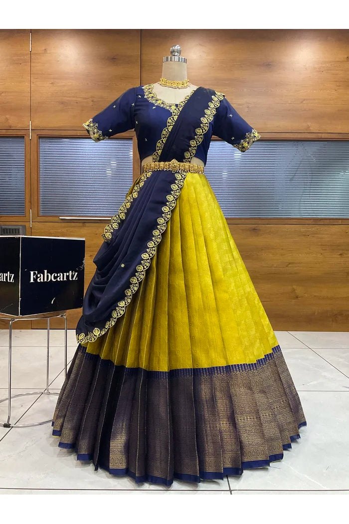 దక్షిణ భారత పండుగ సాంప్రదాయ హాఫ్ చీర (ఛవి) 