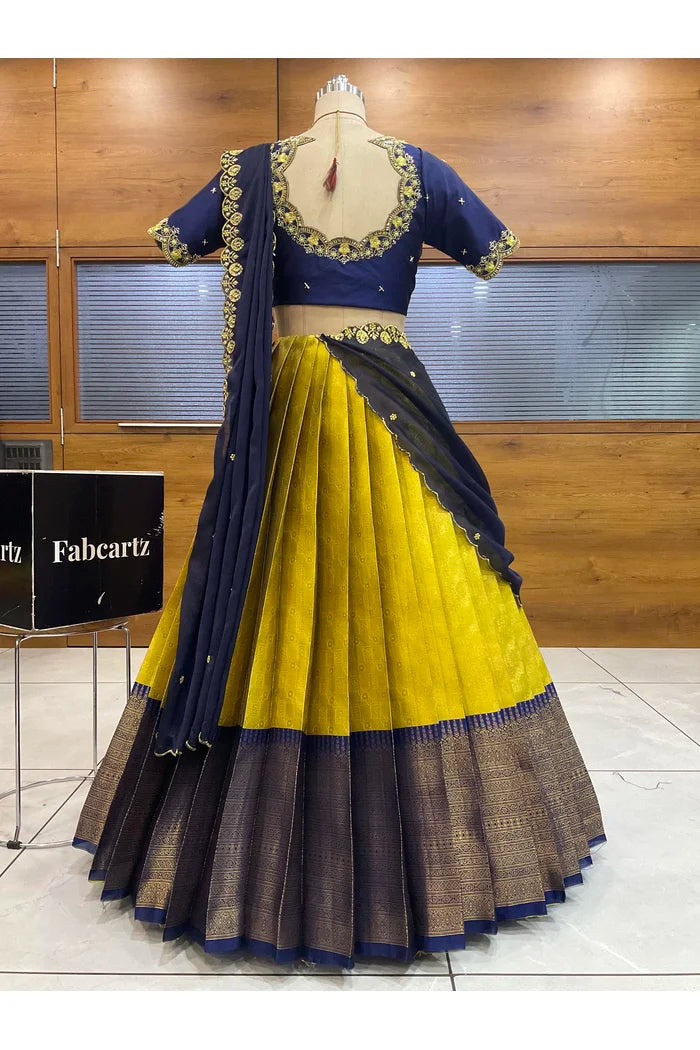 దక్షిణ భారత పండుగ సాంప్రదాయ హాఫ్ చీర (ఛవి) 