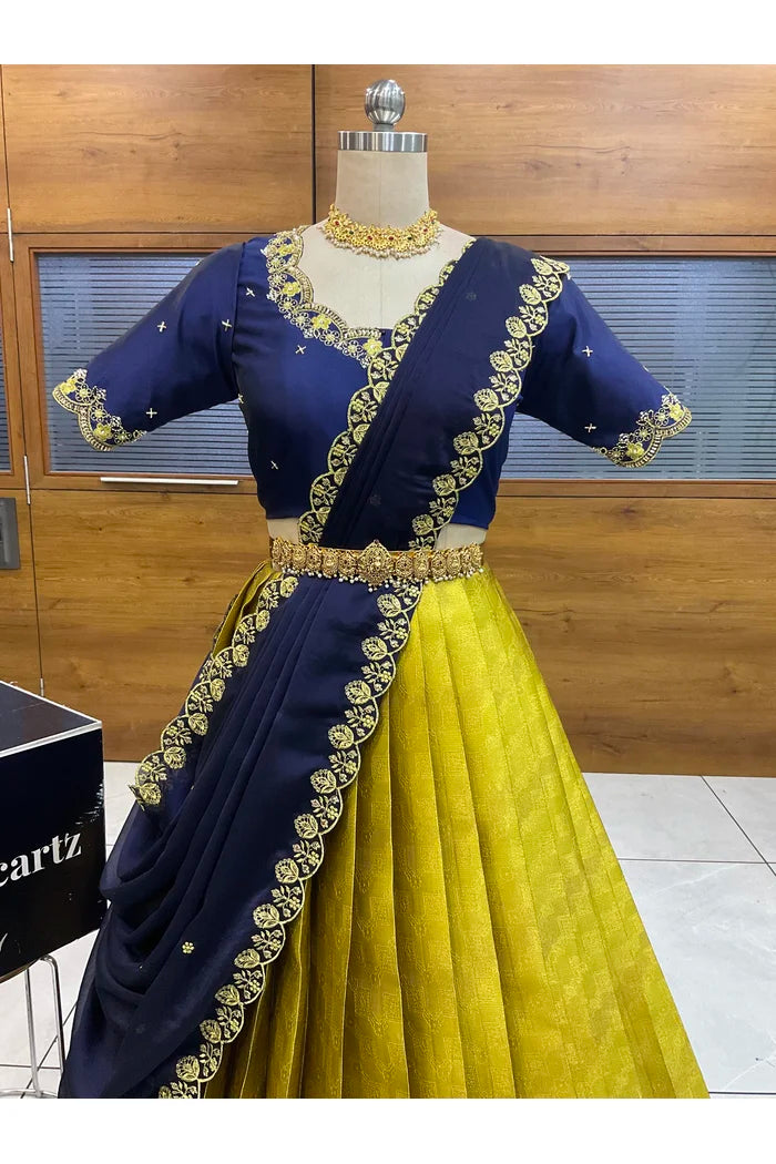 దక్షిణ భారత పండుగ సాంప్రదాయ హాఫ్ చీర (ఛవి) 