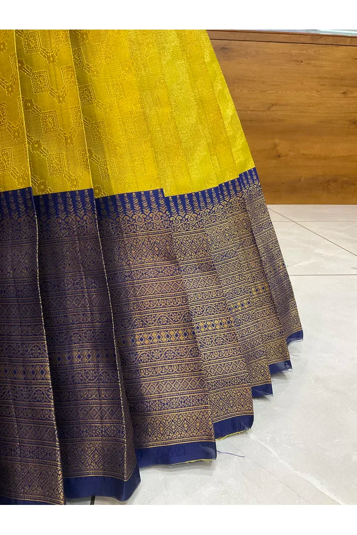 దక్షిణ భారత పండుగ సాంప్రదాయ హాఫ్ చీర (ఛవి) 