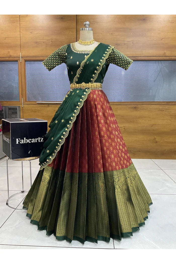 దక్షిణ భారత పండుగ సాంప్రదాయ హాఫ్ చీర (ఛవి) 