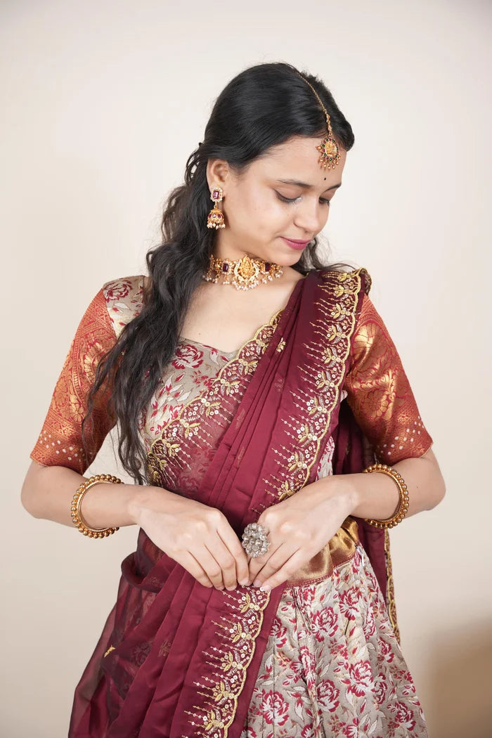 దక్షిణ భారత పండుగ సాంప్రదాయ హాఫ్ చీర (ఛవి) 