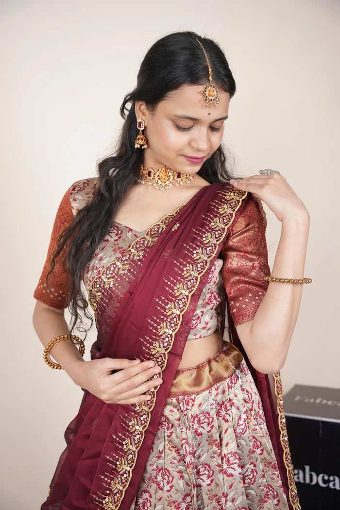 దక్షిణ భారత పండుగ సాంప్రదాయ హాఫ్ చీర (ఛవి) 