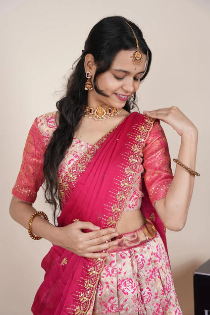 దక్షిణ భారత పండుగ సాంప్రదాయ హాఫ్ చీర (ఛవి) 