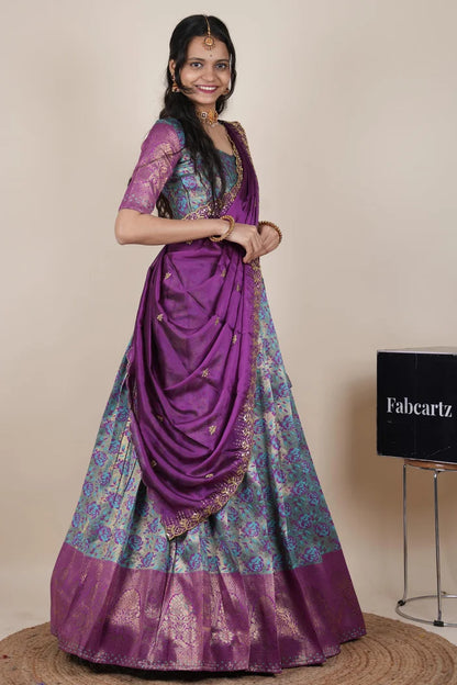 దక్షిణ భారత పండుగ సాంప్రదాయ హాఫ్ చీర (ఛవి) 