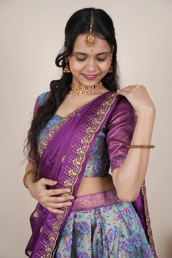 దక్షిణ భారత పండుగ సాంప్రదాయ హాఫ్ చీర (ఛవి) 