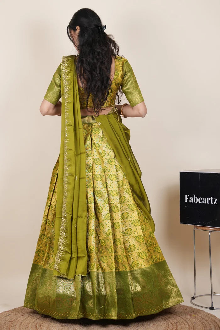 దక్షిణ భారత పండుగ సాంప్రదాయ హాఫ్ చీర (ఛవి) 