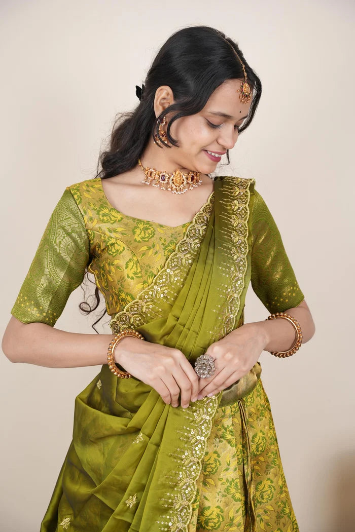 దక్షిణ భారత పండుగ సాంప్రదాయ హాఫ్ చీర (ఛవి) 