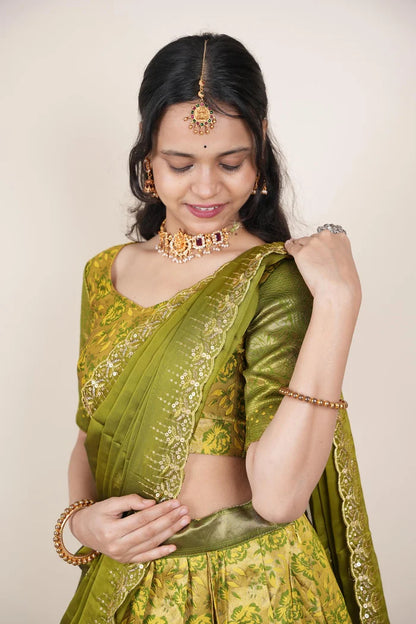 దక్షిణ భారత పండుగ సాంప్రదాయ హాఫ్ చీర (ఛవి) 