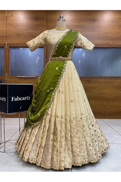 దక్షిణ భారత పండుగ సాంప్రదాయ హాఫ్ చీర (ఛవి) 