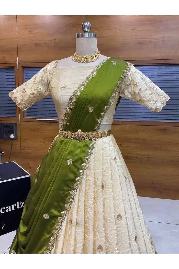 దక్షిణ భారత పండుగ సాంప్రదాయ హాఫ్ చీర (ఛవి) 