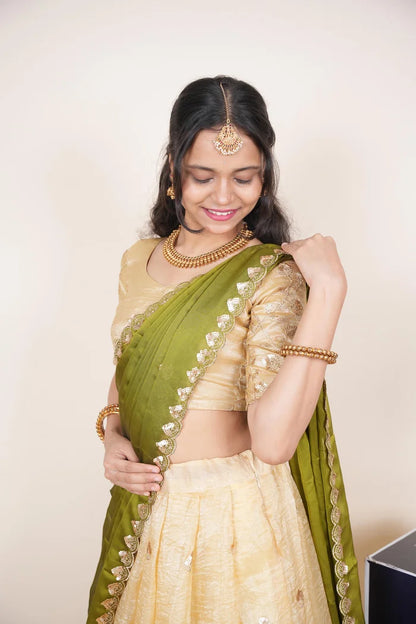 దక్షిణ భారత పండుగ సాంప్రదాయ హాఫ్ చీర (ఛవి) 