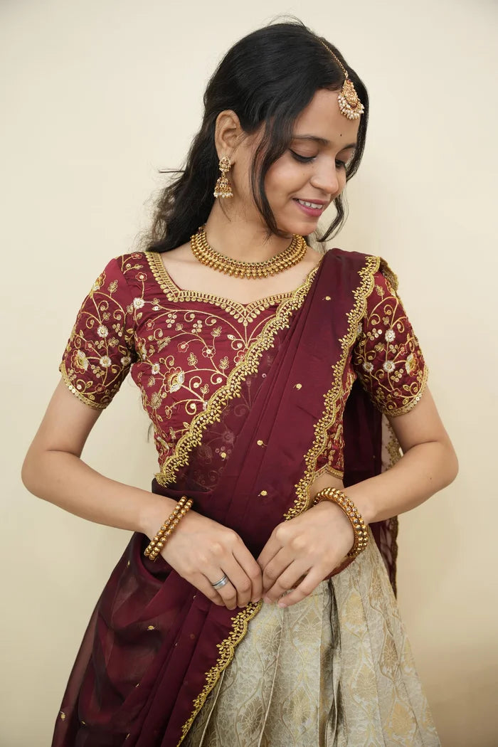 దక్షిణ భారత పండుగ సాంప్రదాయ హాఫ్ చీర (ఛవి) 