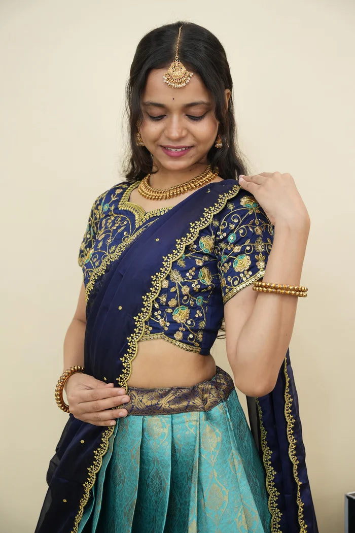 దక్షిణ భారత పండుగ సాంప్రదాయ హాఫ్ చీర (ఛవి) 