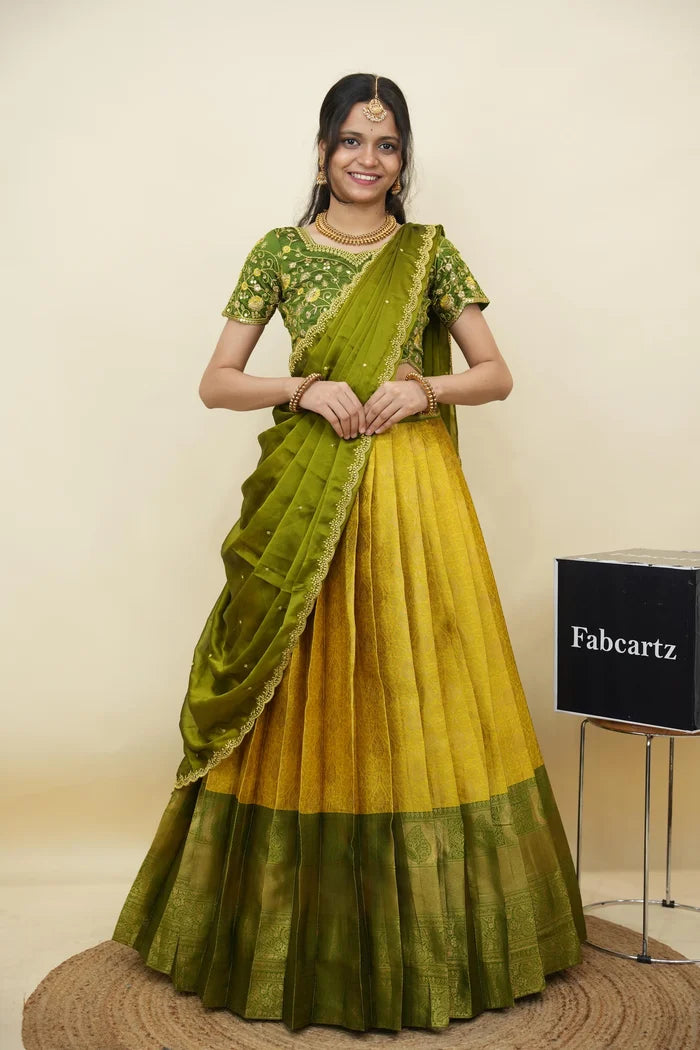 దక్షిణ భారత పండుగ సాంప్రదాయ హాఫ్ చీర (ఛవి) 