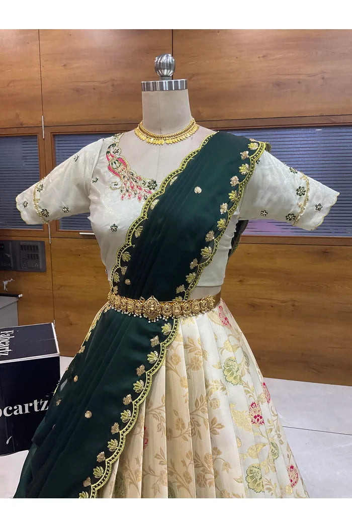 దక్షిణ భారత పండుగ సాంప్రదాయ హాఫ్ చీర (ఛవి) 