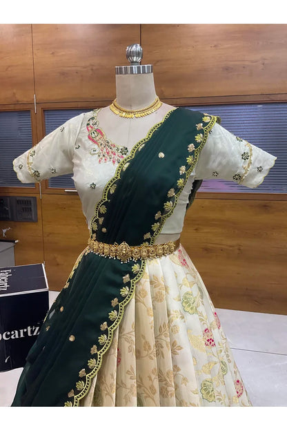 దక్షిణ భారత పండుగ సాంప్రదాయ హాఫ్ చీర (ఛవి) 